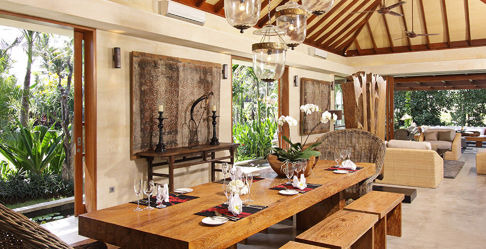 Villa Sarasvati - Dining table